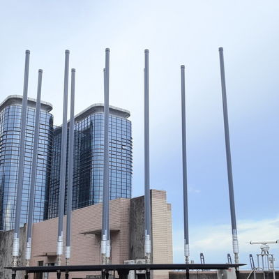 Wysokiej mocy system przeciwdziałania zakłóceniom dronu z zasięgiem zakłóceń od 500m do 2km i do 95% wilgotności wodoodporny IP65 dla instalacji stacjonarnej